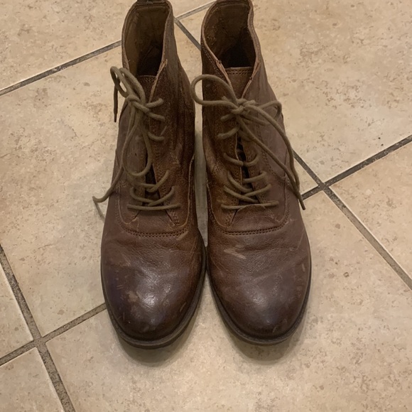 Lucky brand burnish toe leather extreme distress boots. Gals who get it get it! - Picture 9 of 11